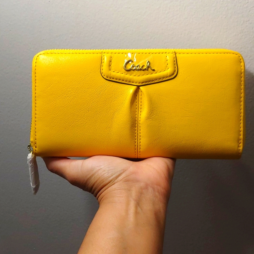 Coach wallet clutch. Full size zip closure. NWT